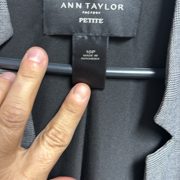 EUC- Size 10P Ann Taylor Blazer - Picture 5 of 5